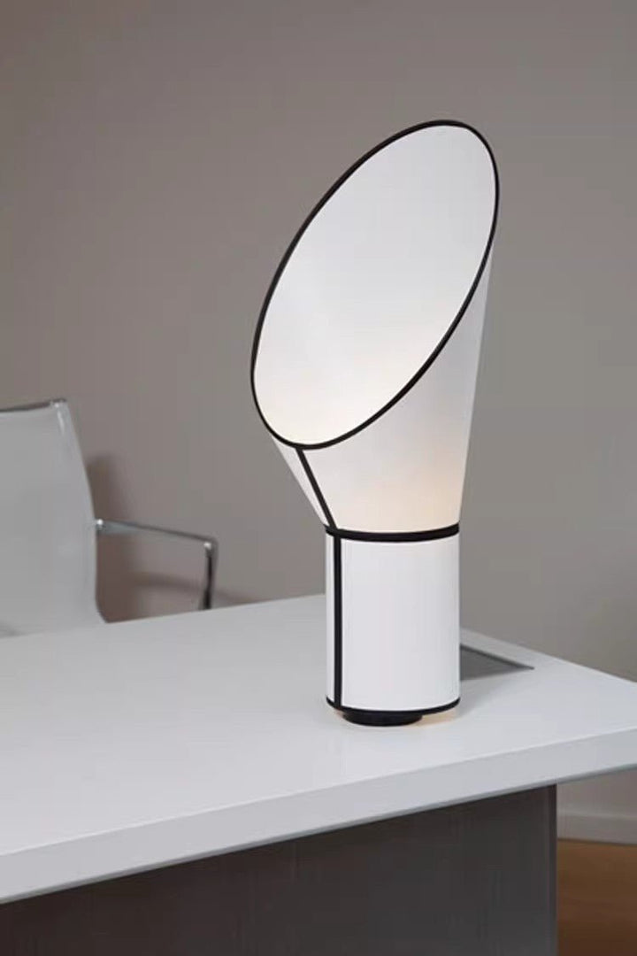 Artful Outline Table Lamp - Vakkerlight