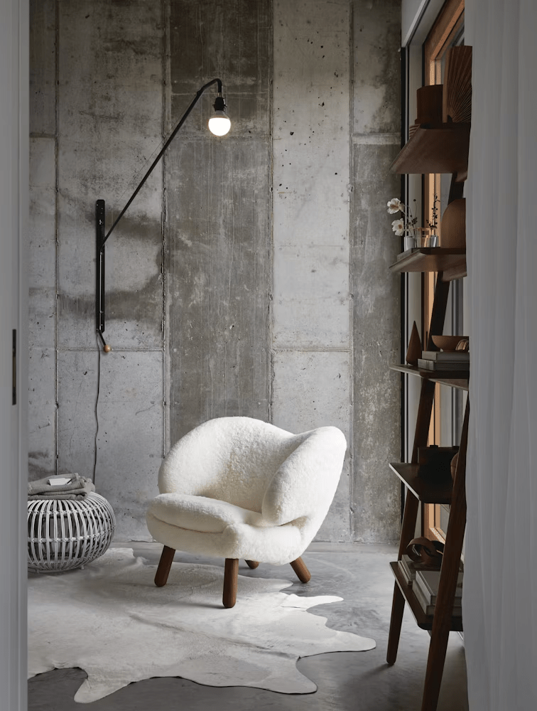 Black Long Arm Swing Arm Wall Lamp - Vakkerlight