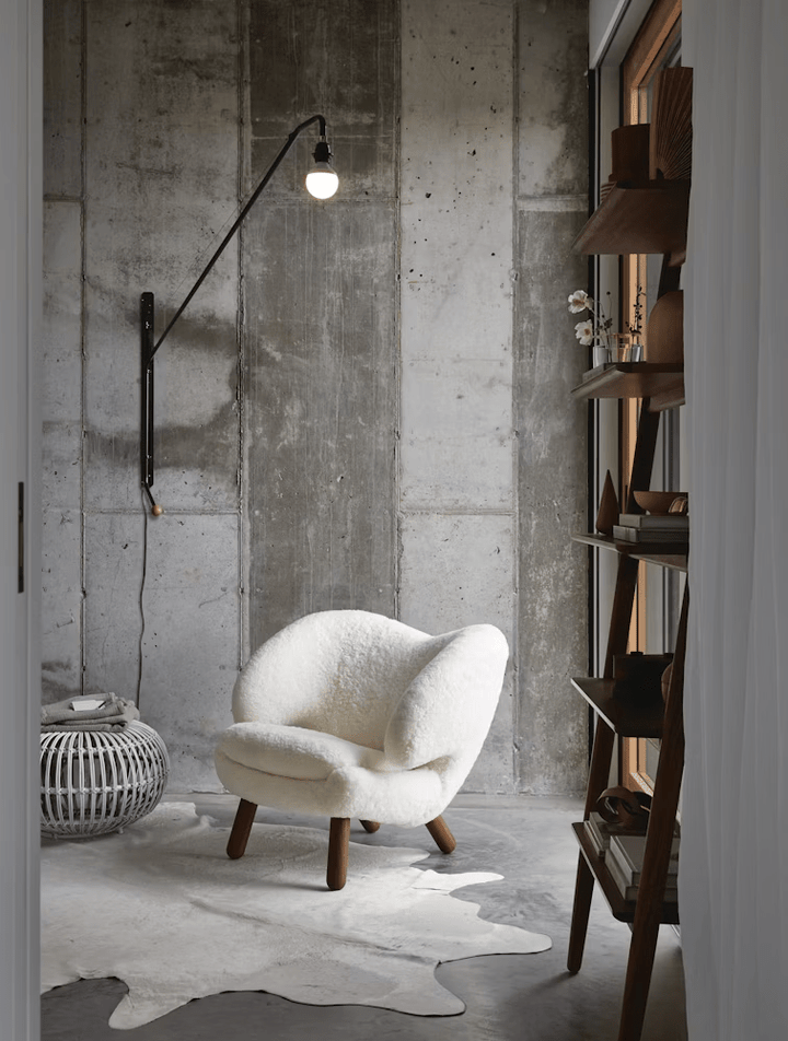 Black Long Arm Swing Arm Wall Lamp - Vakkerlight