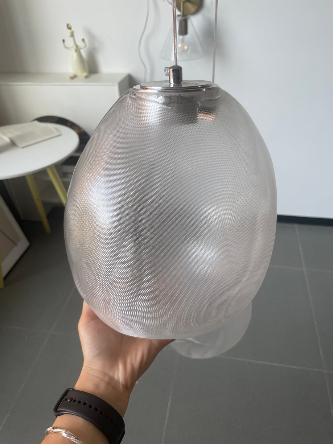 Pendelleuchte aus flüssigem Glasstein