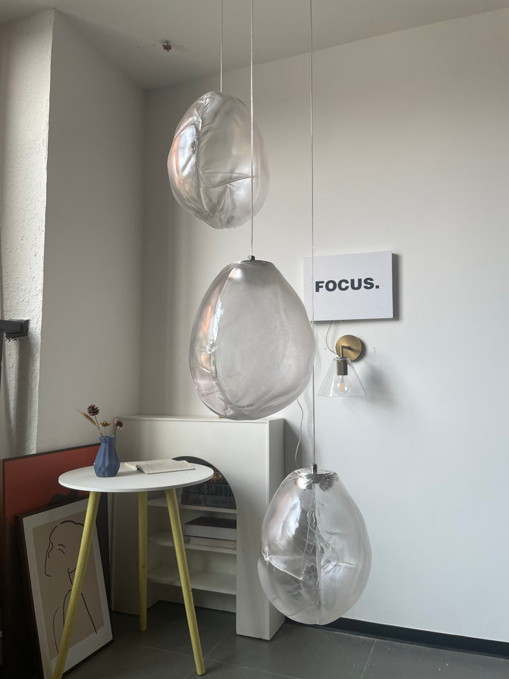 Pendelleuchte aus flüssigem Glasstein