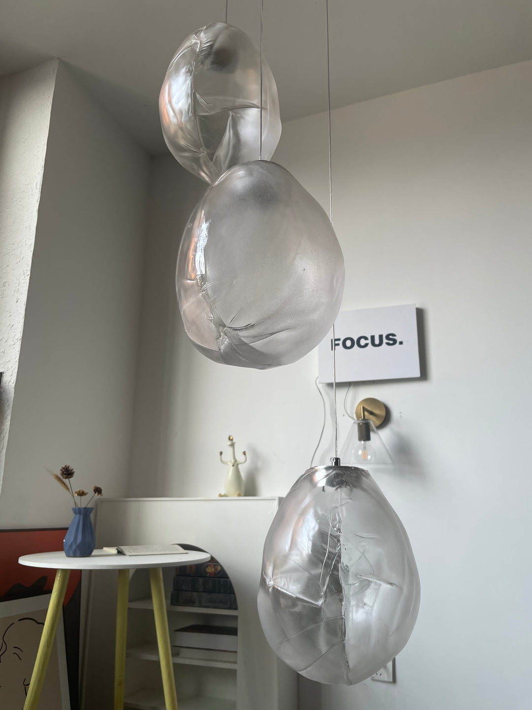 Pendelleuchte aus flüssigem Glasstein