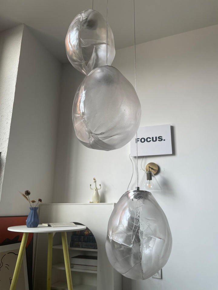 Pendelleuchte aus flüssigem Glasstein