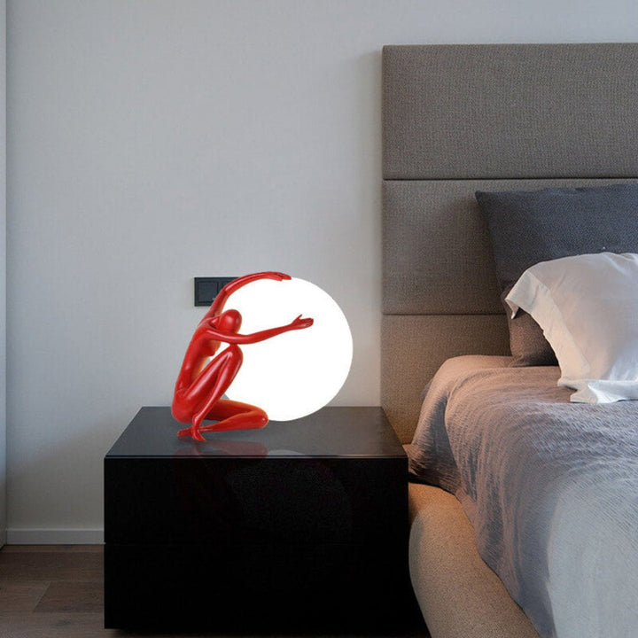 Humanoid Ball Holding Table Lamp - Vakkerlight