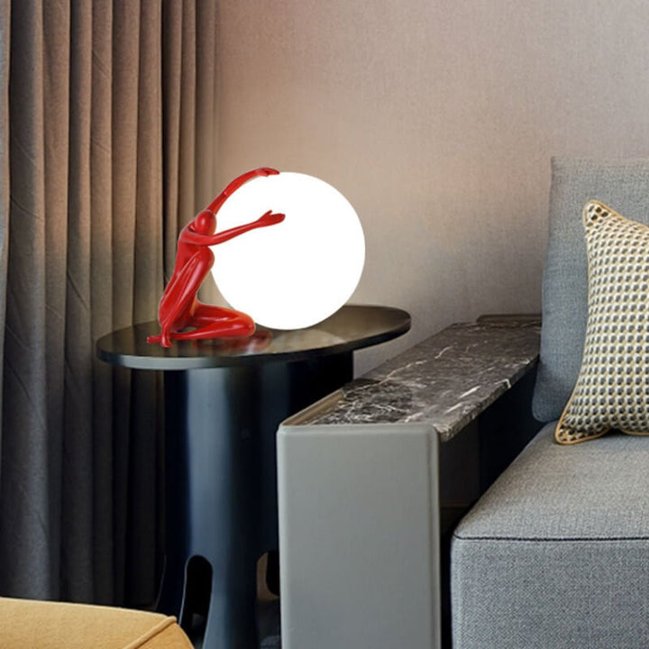 Humanoid Ball Holding Table Lamp - Vakkerlight