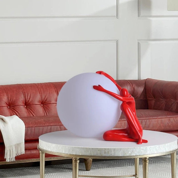 Humanoid Ball Holding Table Lamp - Vakkerlight