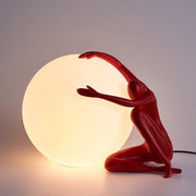 Humanoid Ball Holding Table Lamp - Vakkerlight