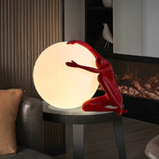 Humanoid Ball Holding Table Lamp - Vakkerlight