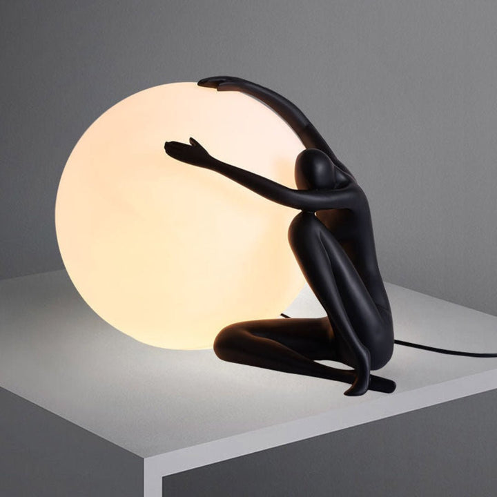 Humanoid Ball Holding Table Lamp - Vakkerlight