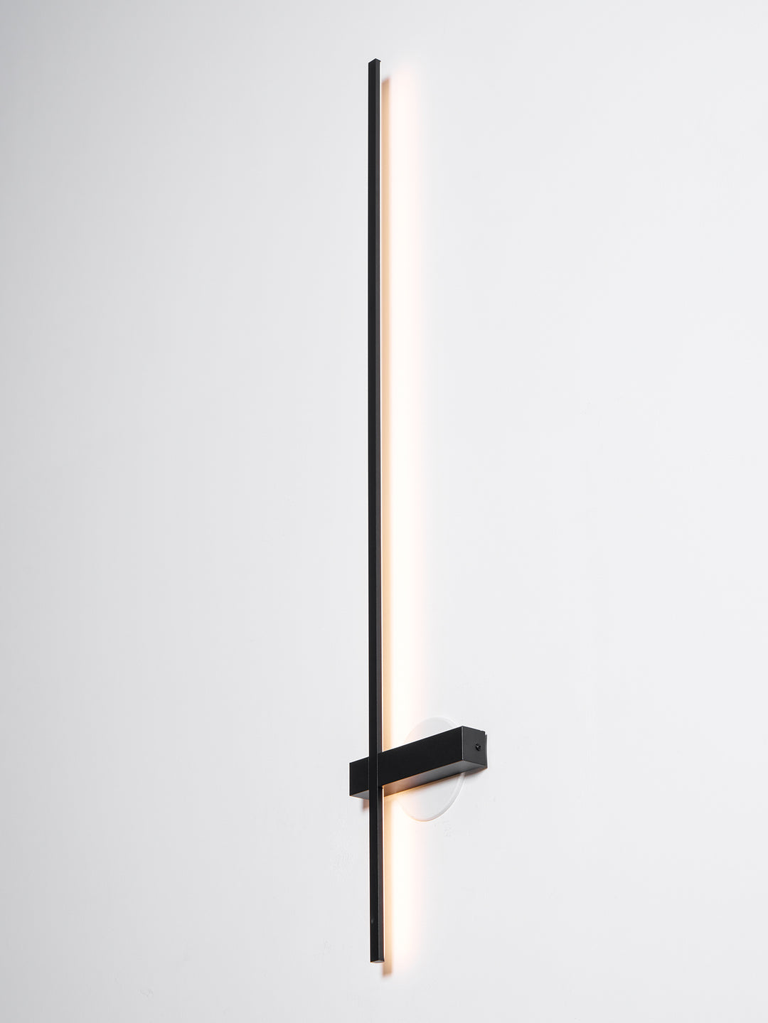Adeline Linear Sconce - Vakkerlight