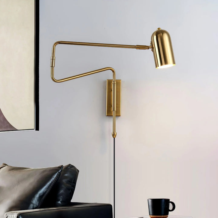 Verstelbare arm plug-in wandlamp