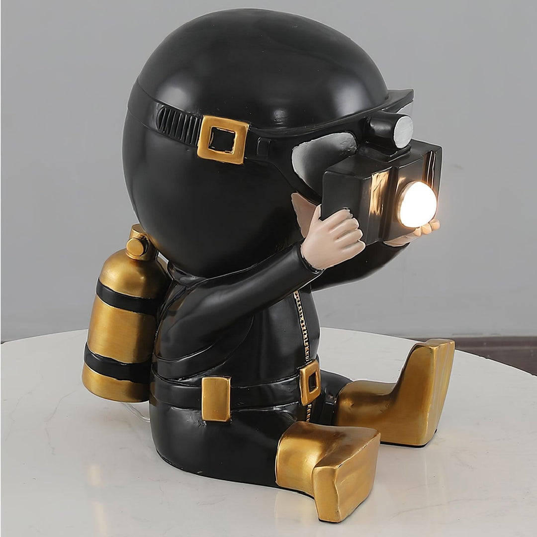 Adventurer Resin Table Lamp - Vakkerlight