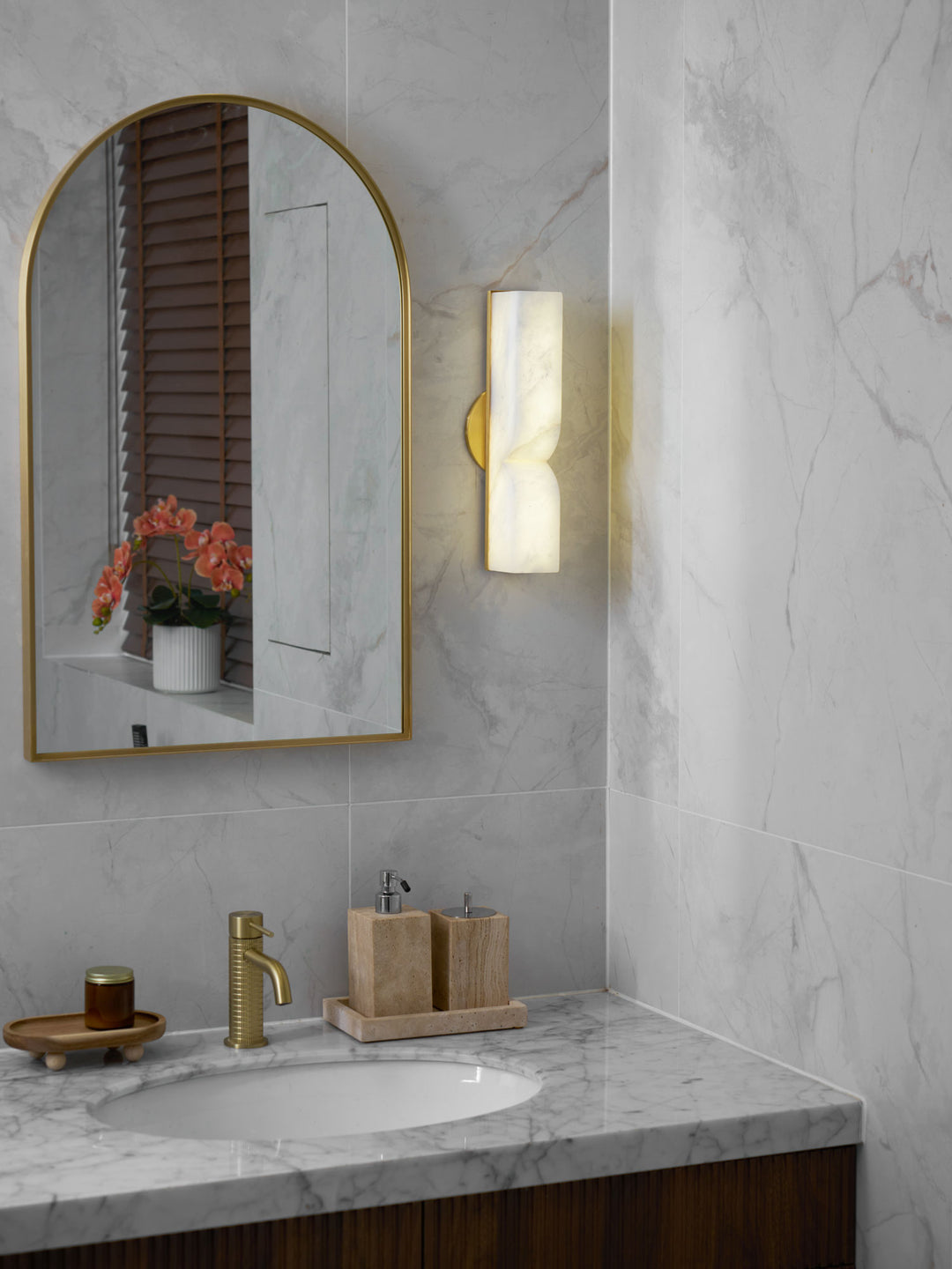 Alabaster Essence Wall Sconce - Vakkerlight