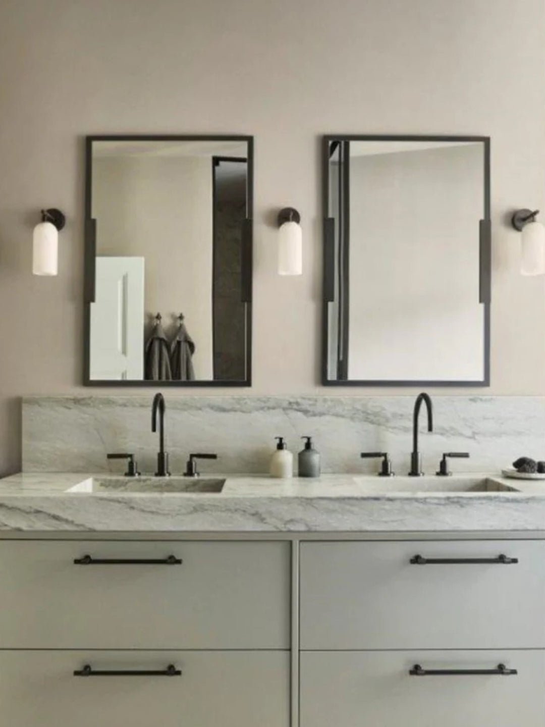 Alabaster Pillar Wall Sconce - Vakkerlight