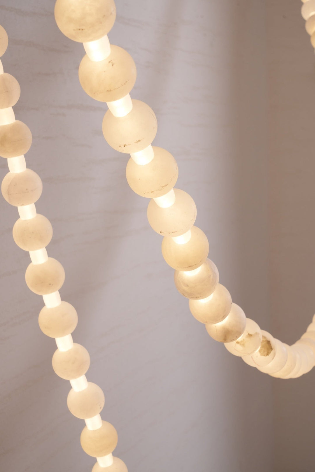Alabaster Pearl Necklace Chandelier - Vakkerlight