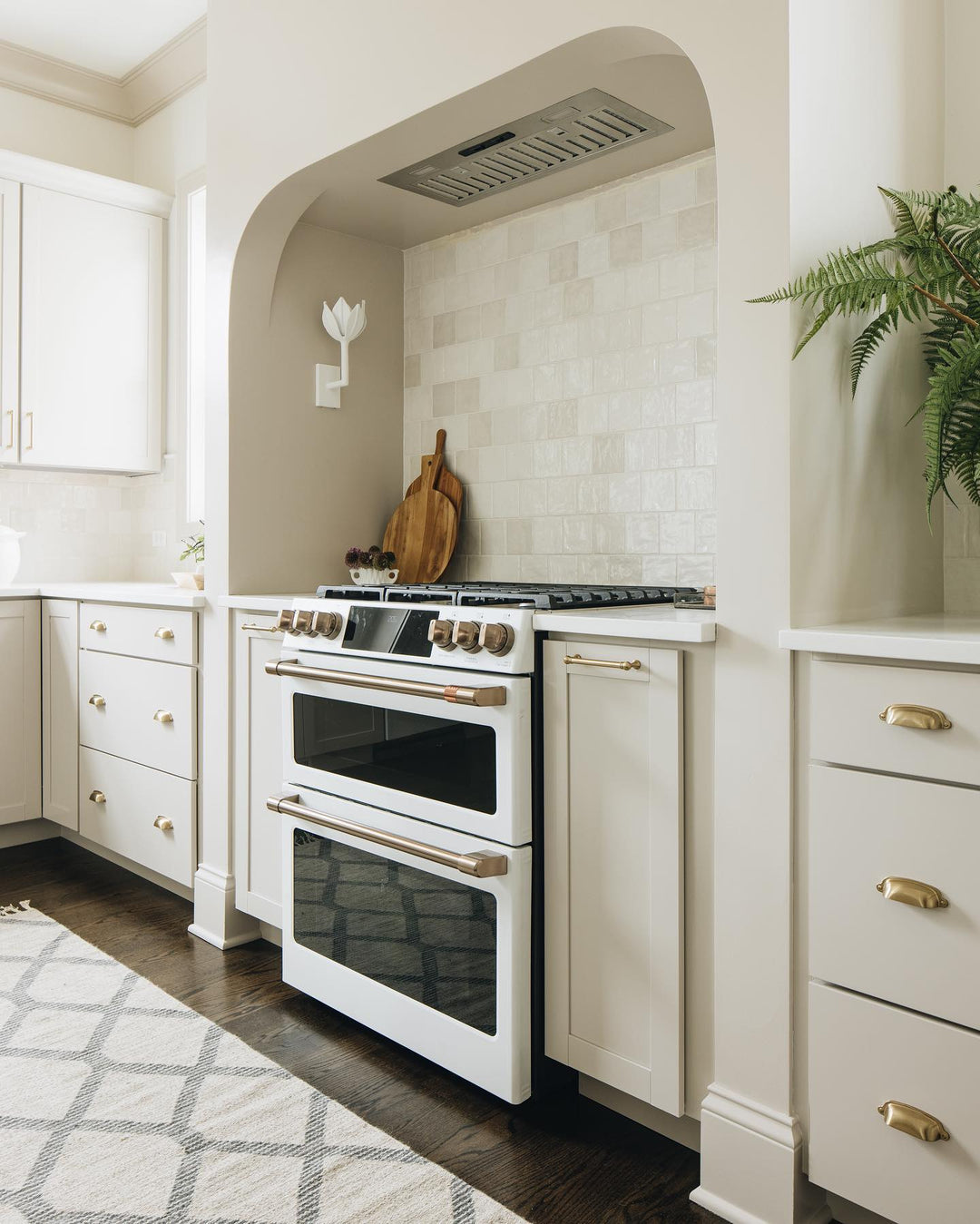 Alberto Lotus Bloom Wall Lamp