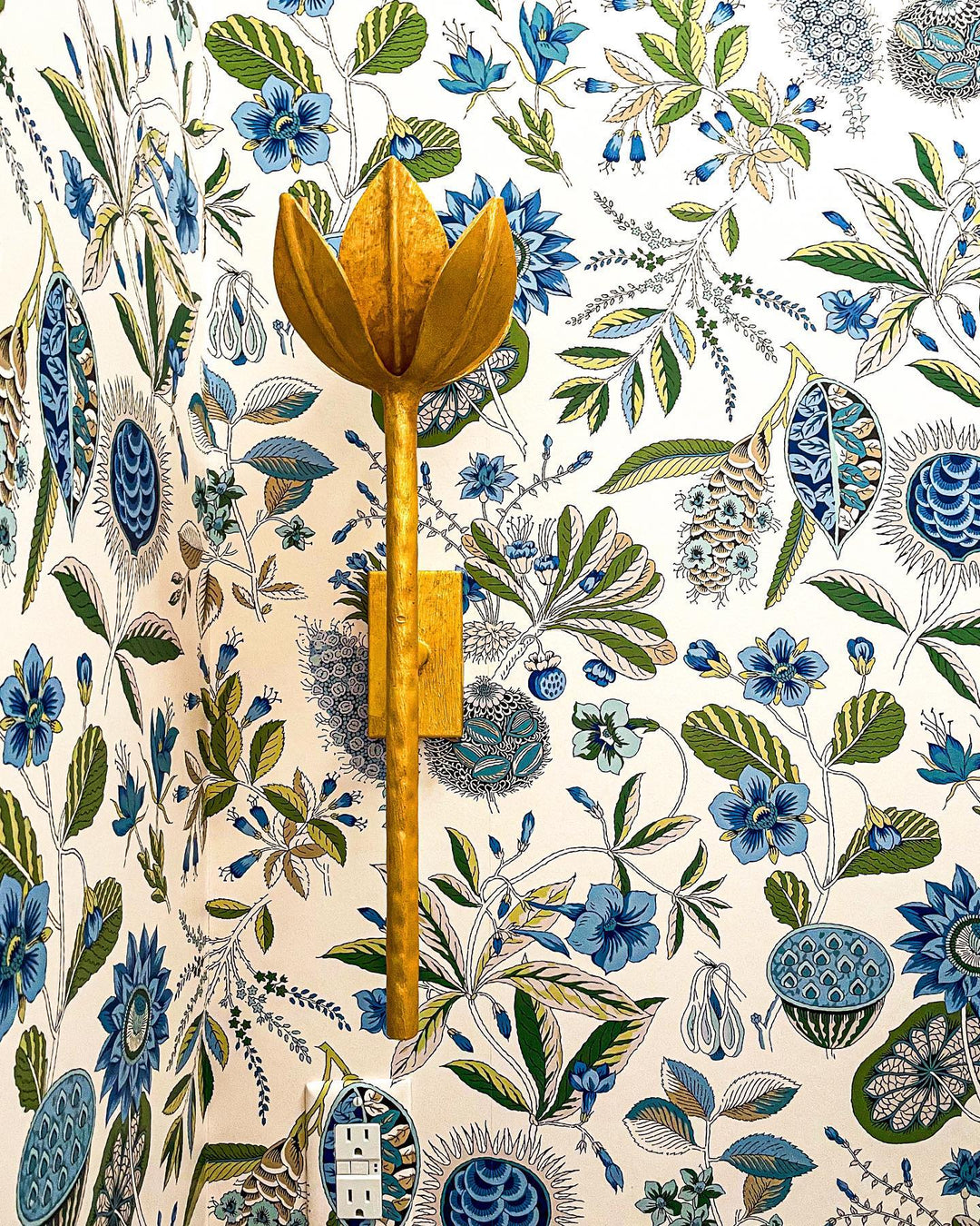 Alberto Lotus Bloom Wall Lamp