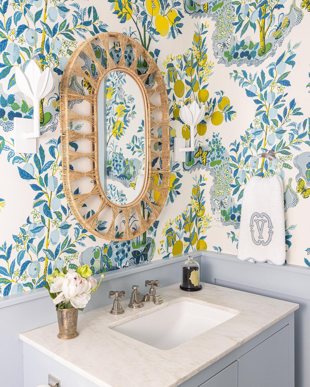 Alberto Lotus Bloom Wall Lamp