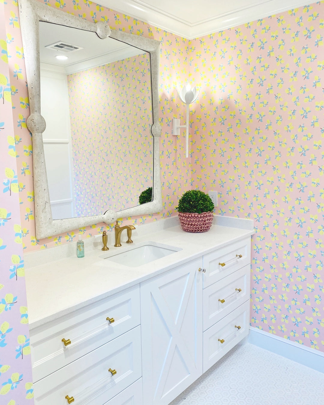 Alberto Lotus Bloom Wall Lamp