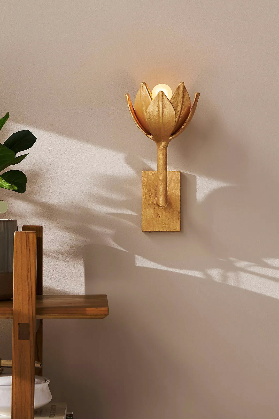 Alberto Lotus Bloom Wall Lamp