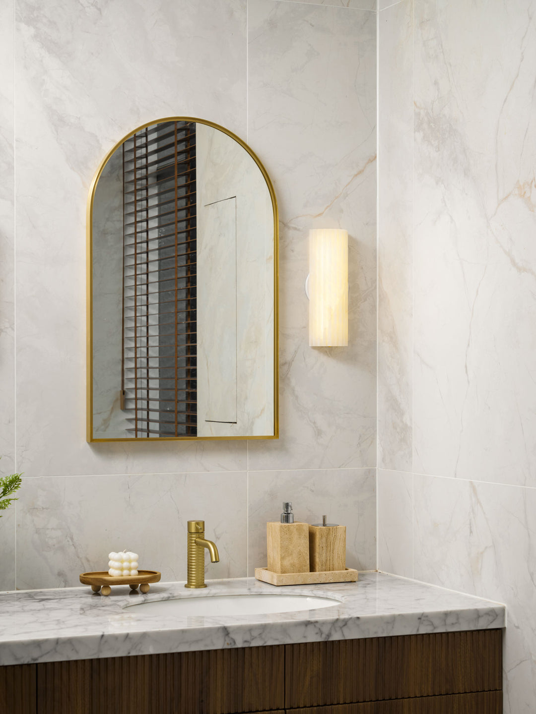 Alvia Alabaster Wall Light - Vakkerlight