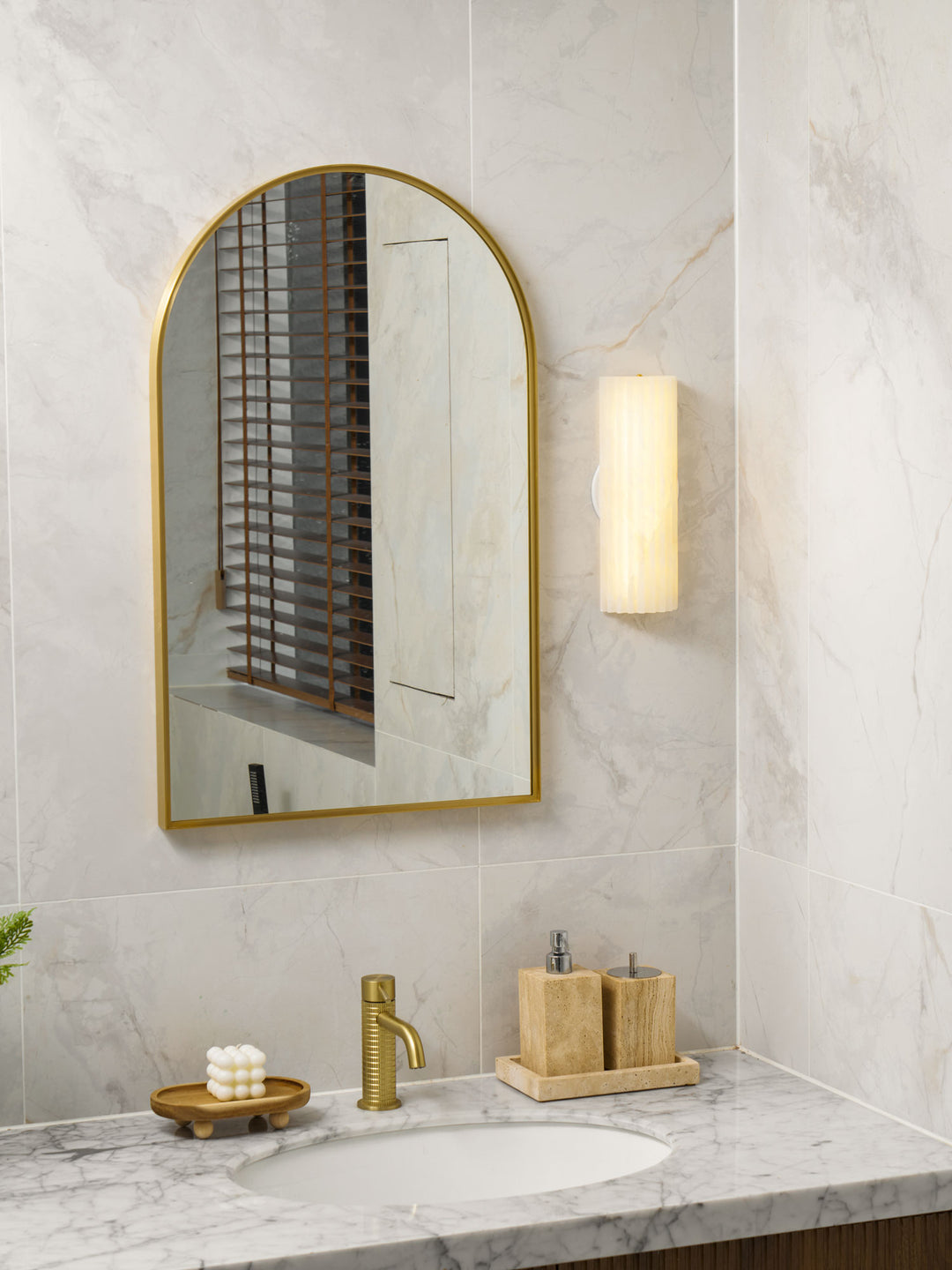 Alvia Alabaster Wall Light - Vakkerlight