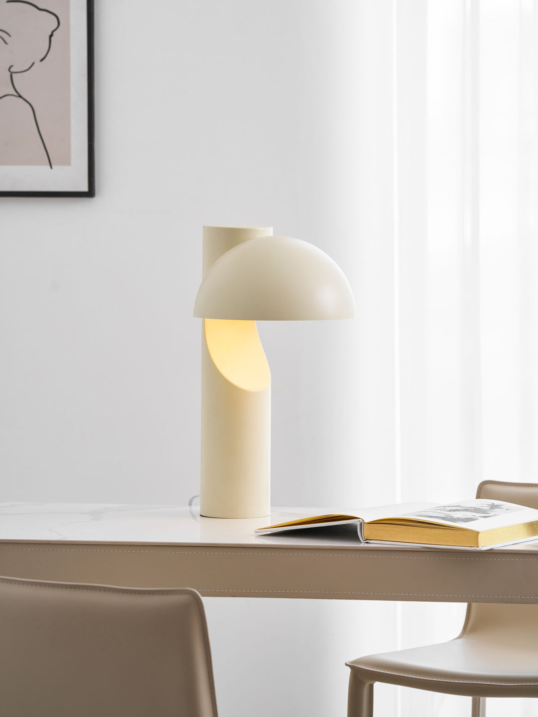 Arcora Minimalist Table Lamp