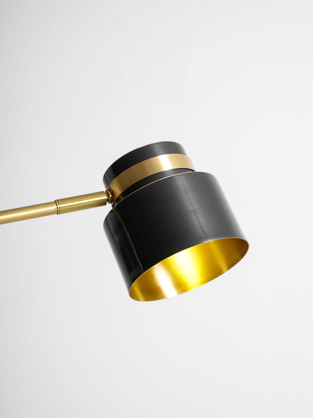 Ari Scandustrial Tischlampe