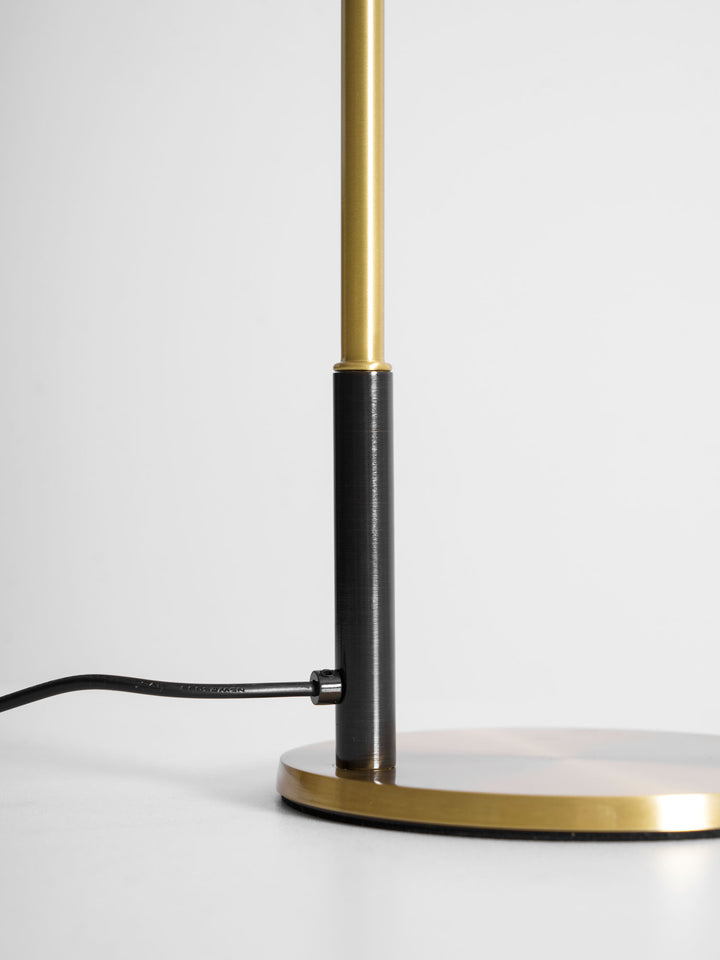 Ari Scandustrial Tischlampe