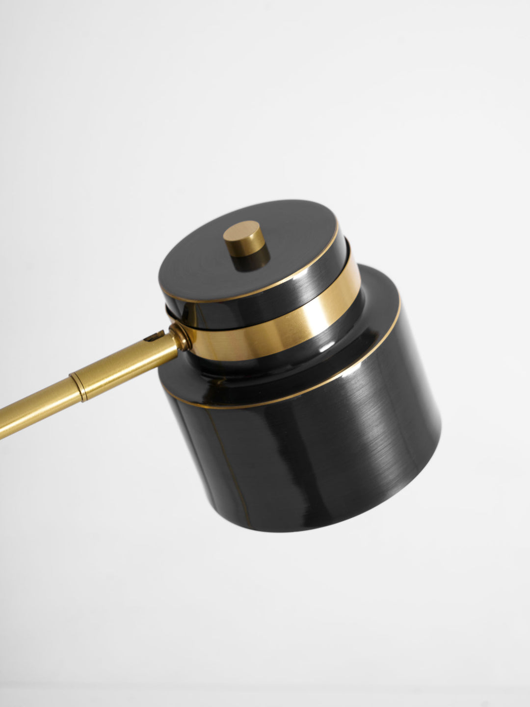 Ari Scandustrial Tischlampe