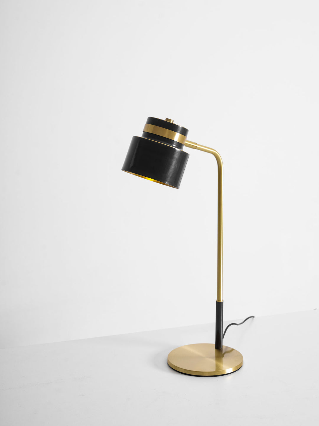 Ari Scandustrial Tischlampe