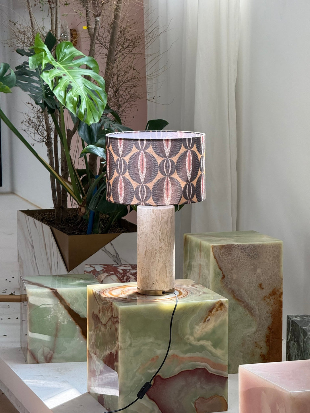 Aria Stone Table Lamp - Vakkerlight
