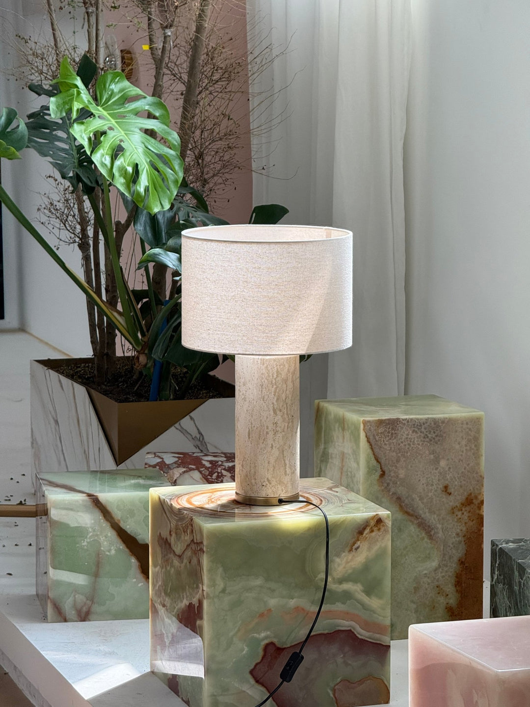 Aria Stone Table Lamp - Vakkerlight