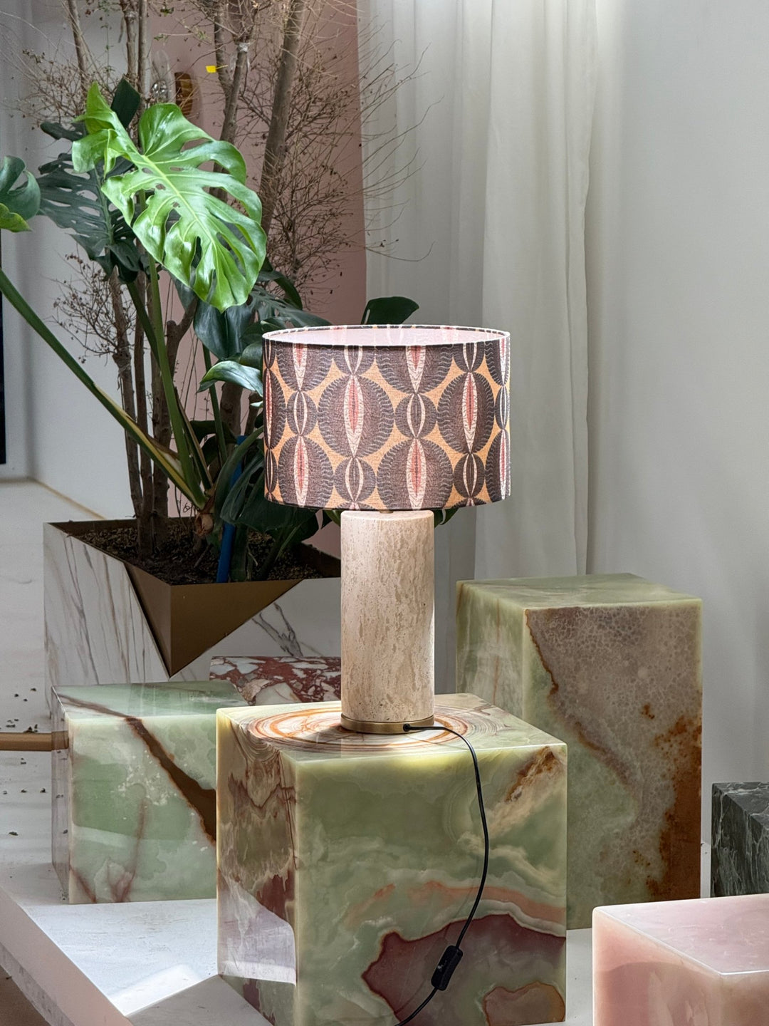 Aria Stone Table Lamp - Vakkerlight