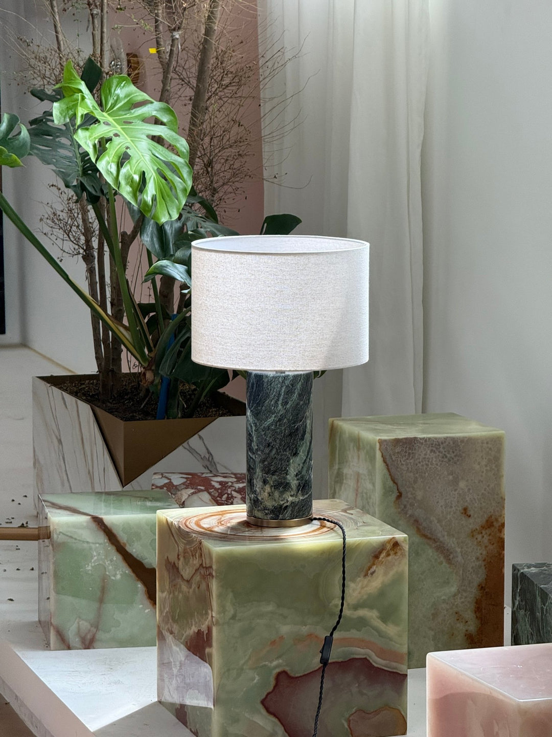 Aria Stone Table Lamp - Vakkerlight