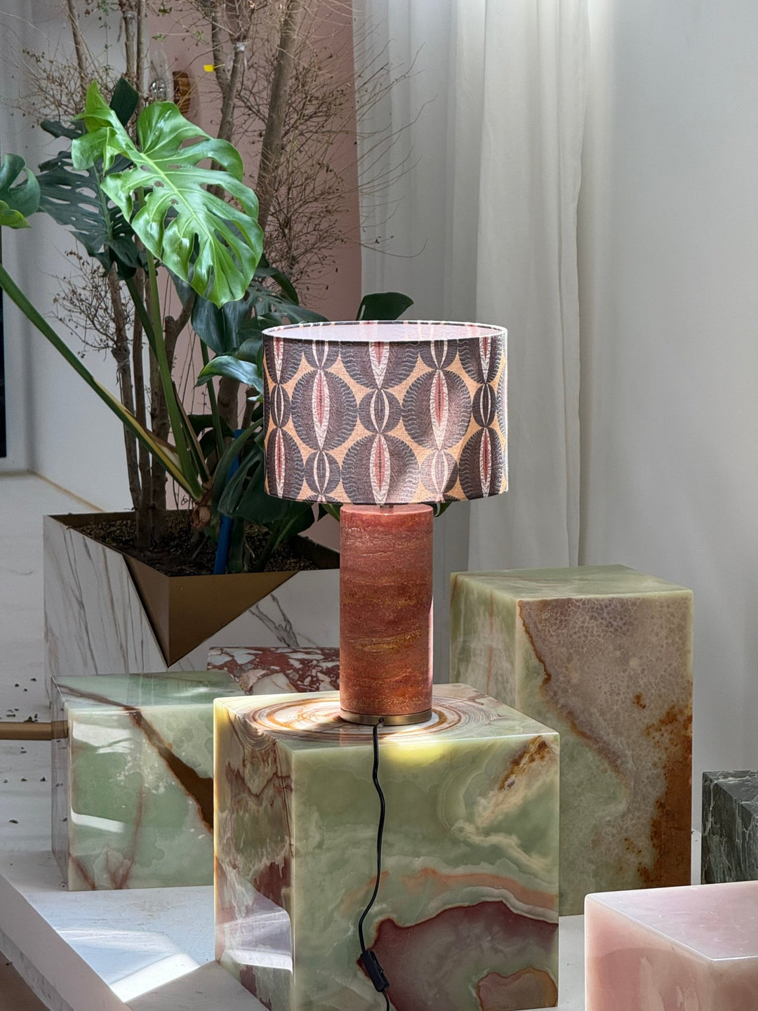 Aria Stone Table Lamp - Vakkerlight