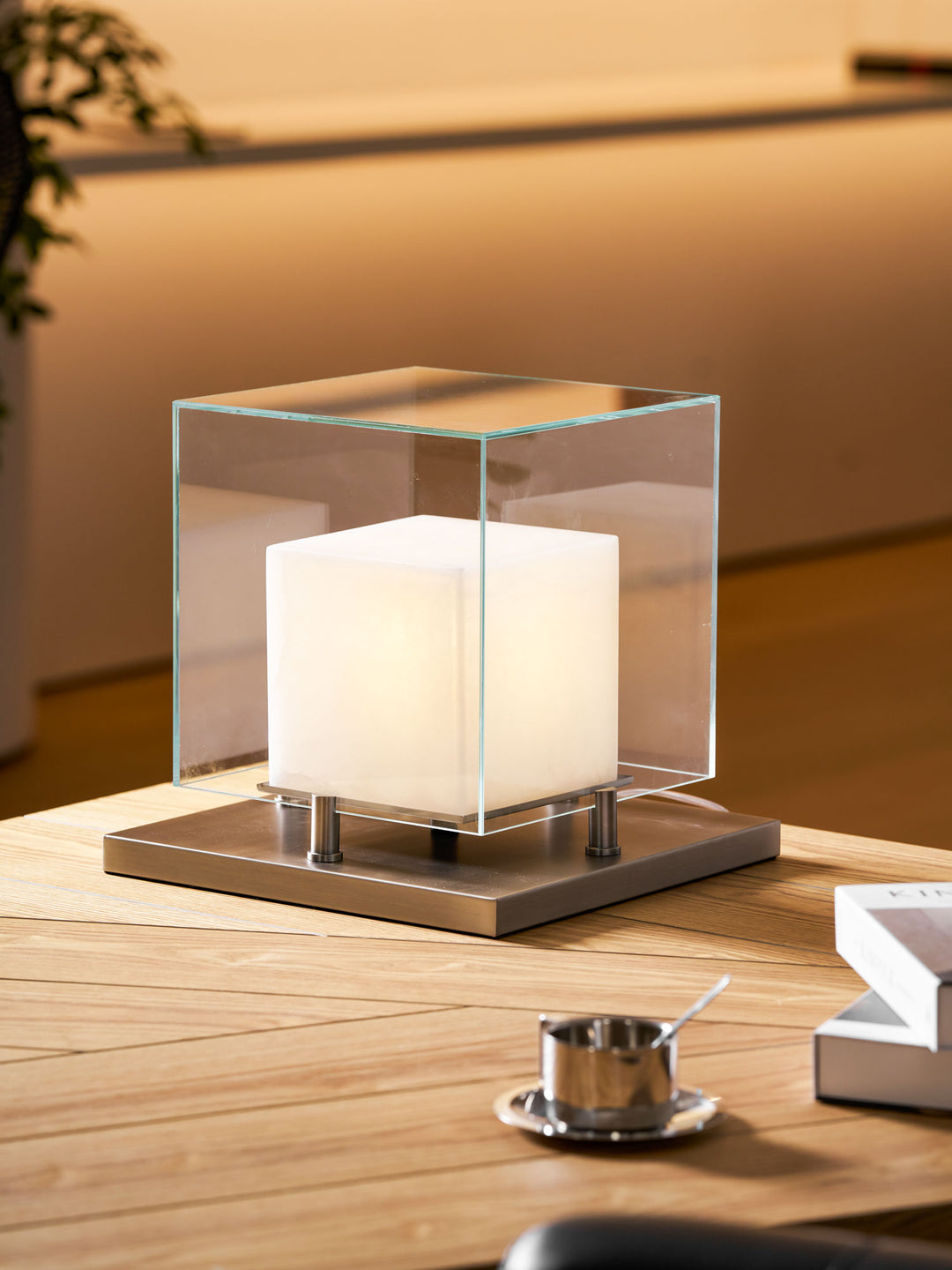 Arqra Alabaster Table Lamp - Vakkerlight