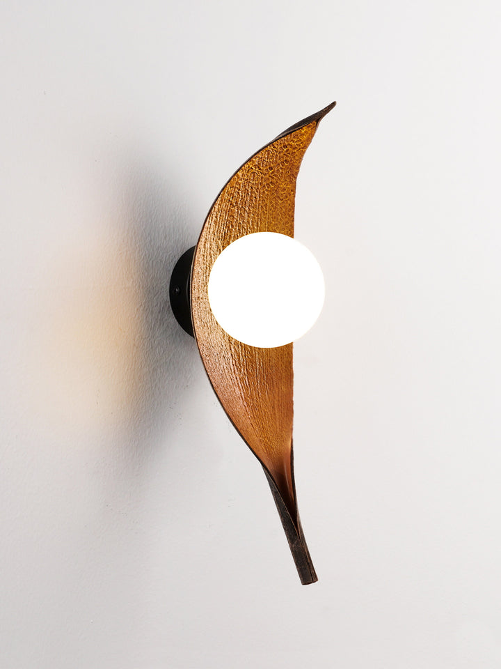 Aureo Leaf Glass Wall Lamp - Vakkerlight