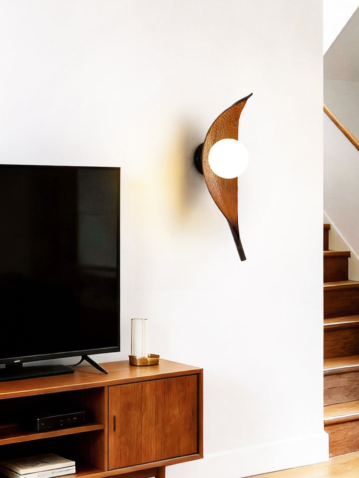 Aureo Leaf Glass Wall Lamp - Vakkerlight