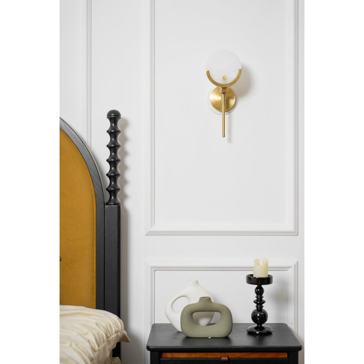Ava Brass Wall Lamp - Vakkerlight