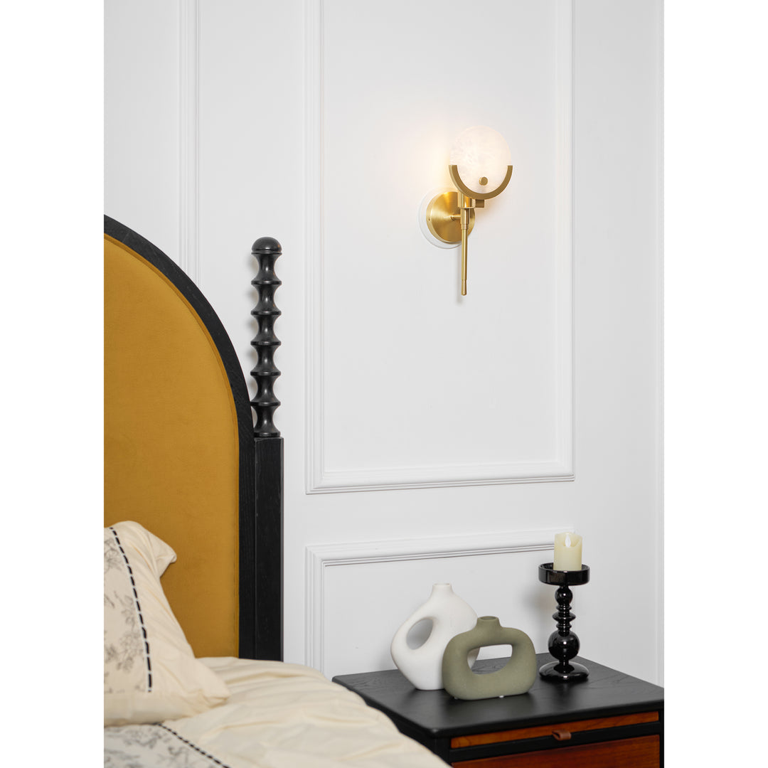 Ava Brass Wall Lamp - Vakkerlight