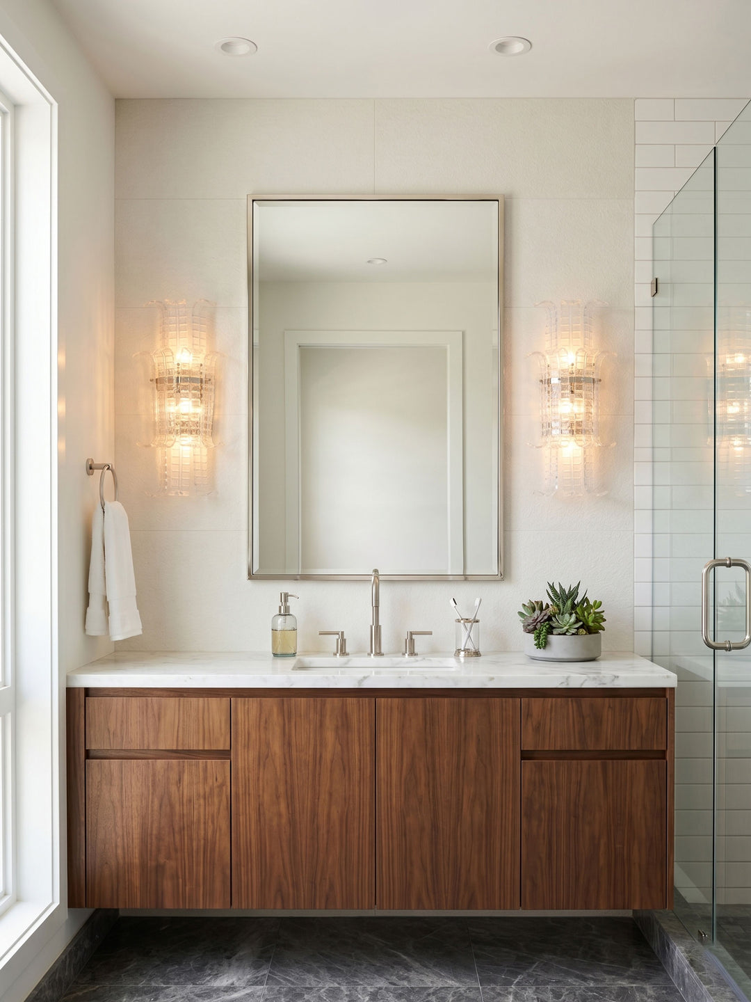 Aveline Glass Wall Sconce - Vakkerlight