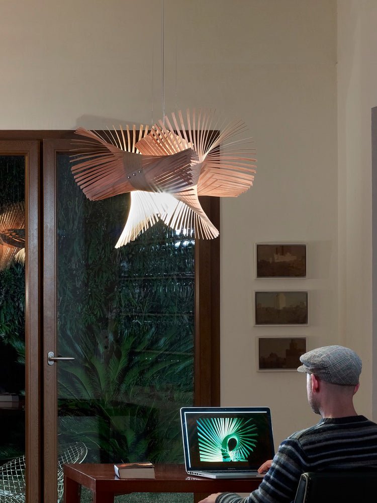 Avian Flair Wooden Pendant Lamp - Vakkerlight