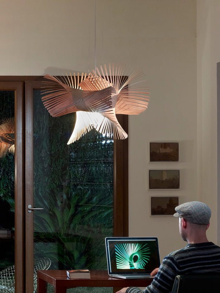 Avian Flair Wooden Pendant Lamp - Vakkerlight