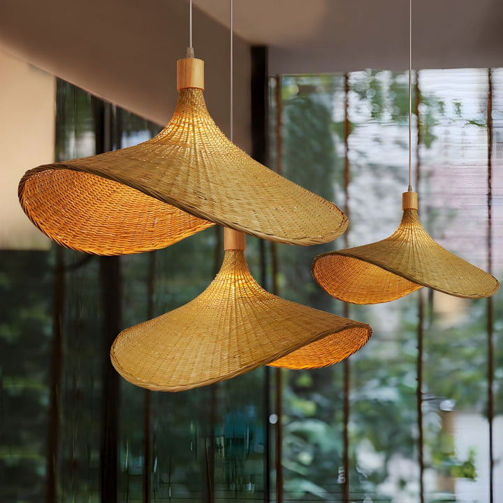 Lampe à suspension en forme de chapeau tissé en rotin