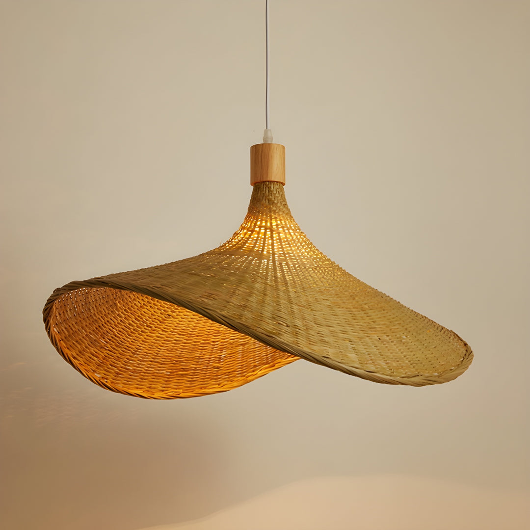 Lampe à suspension en forme de chapeau tissé en rotin