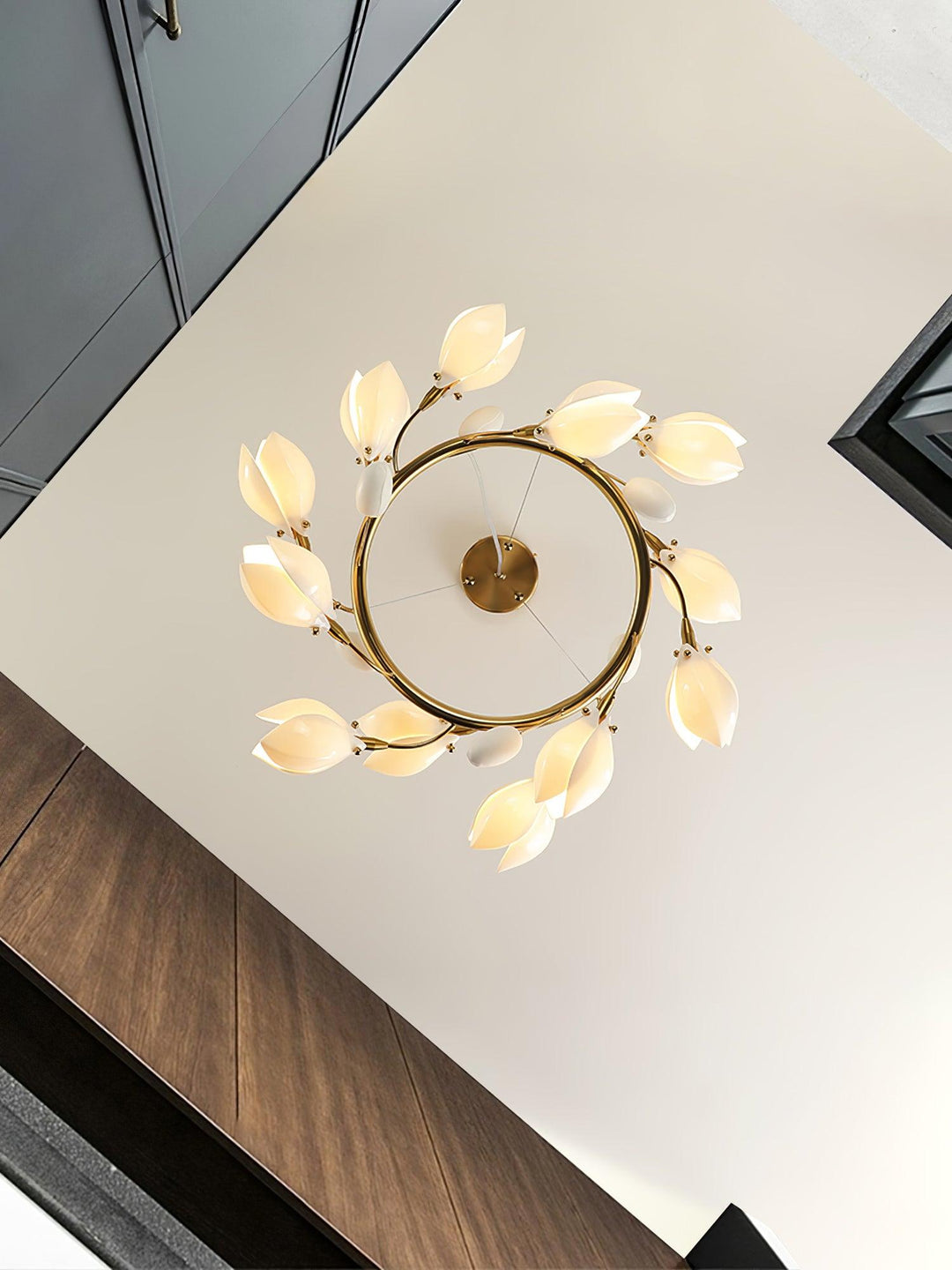 White Porcelain Magnolia Chandelier - Vakkerlight