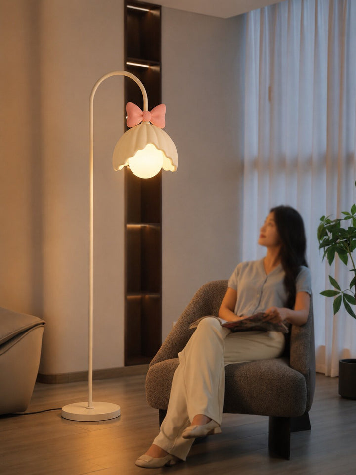 Bow Trim Petal Shade Floor Lamp - Vakkerlight