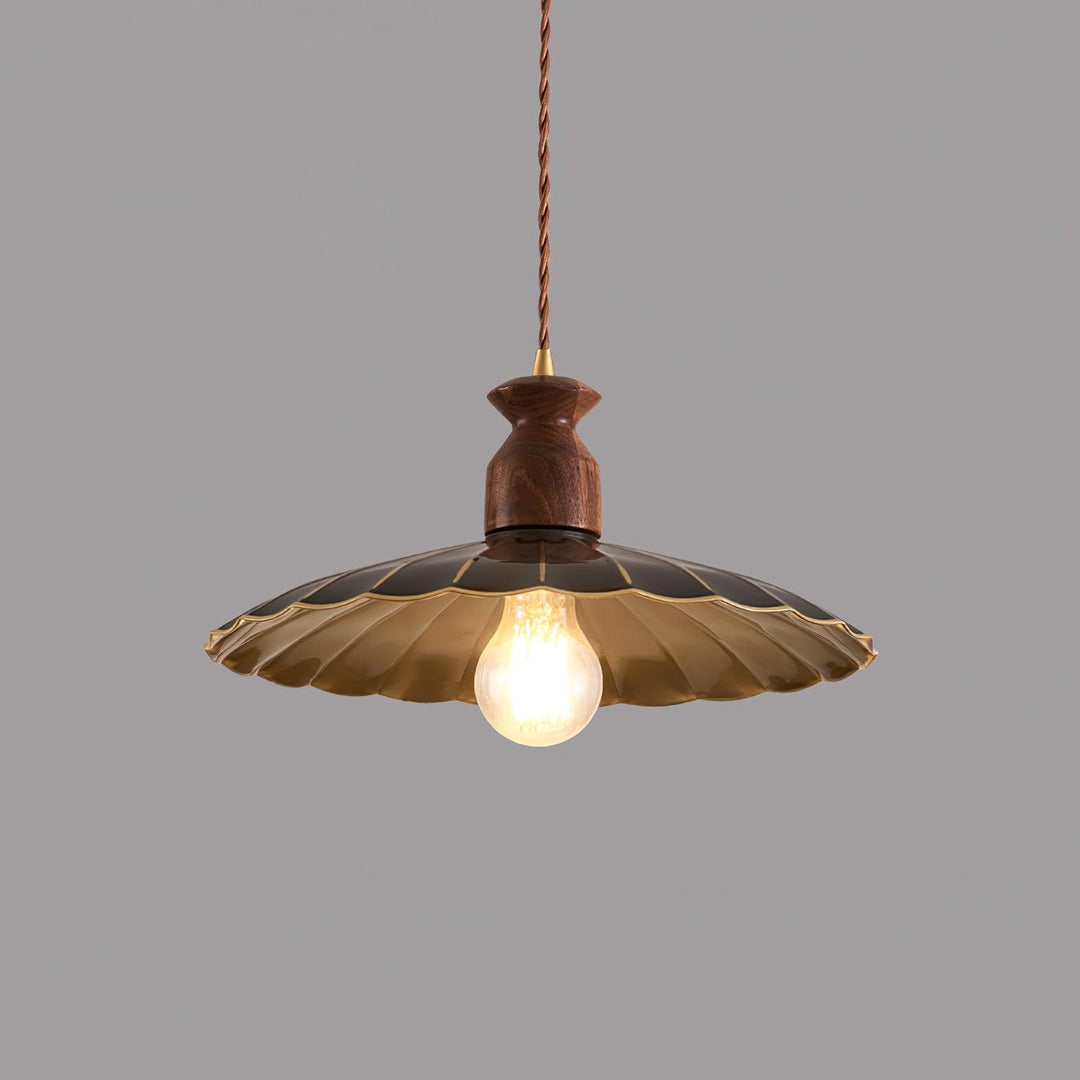 Brass Crest Pendant Light - Vakkerlight