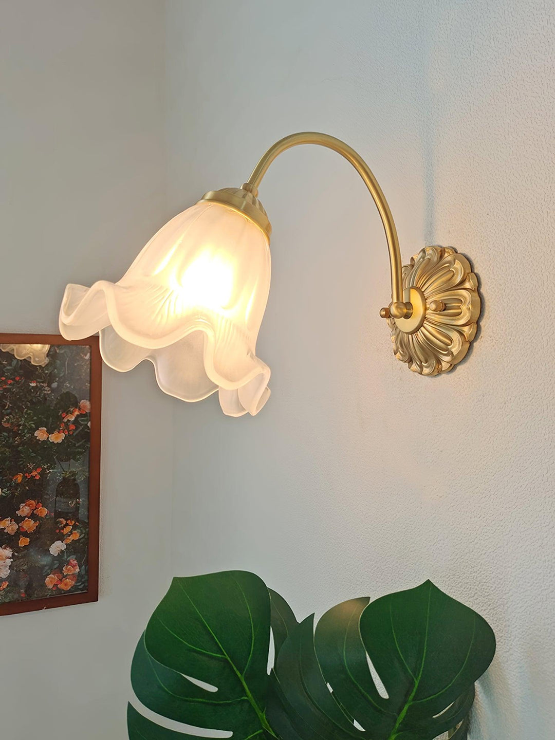 Brass Floral Glass Sconce - Vakkerlight